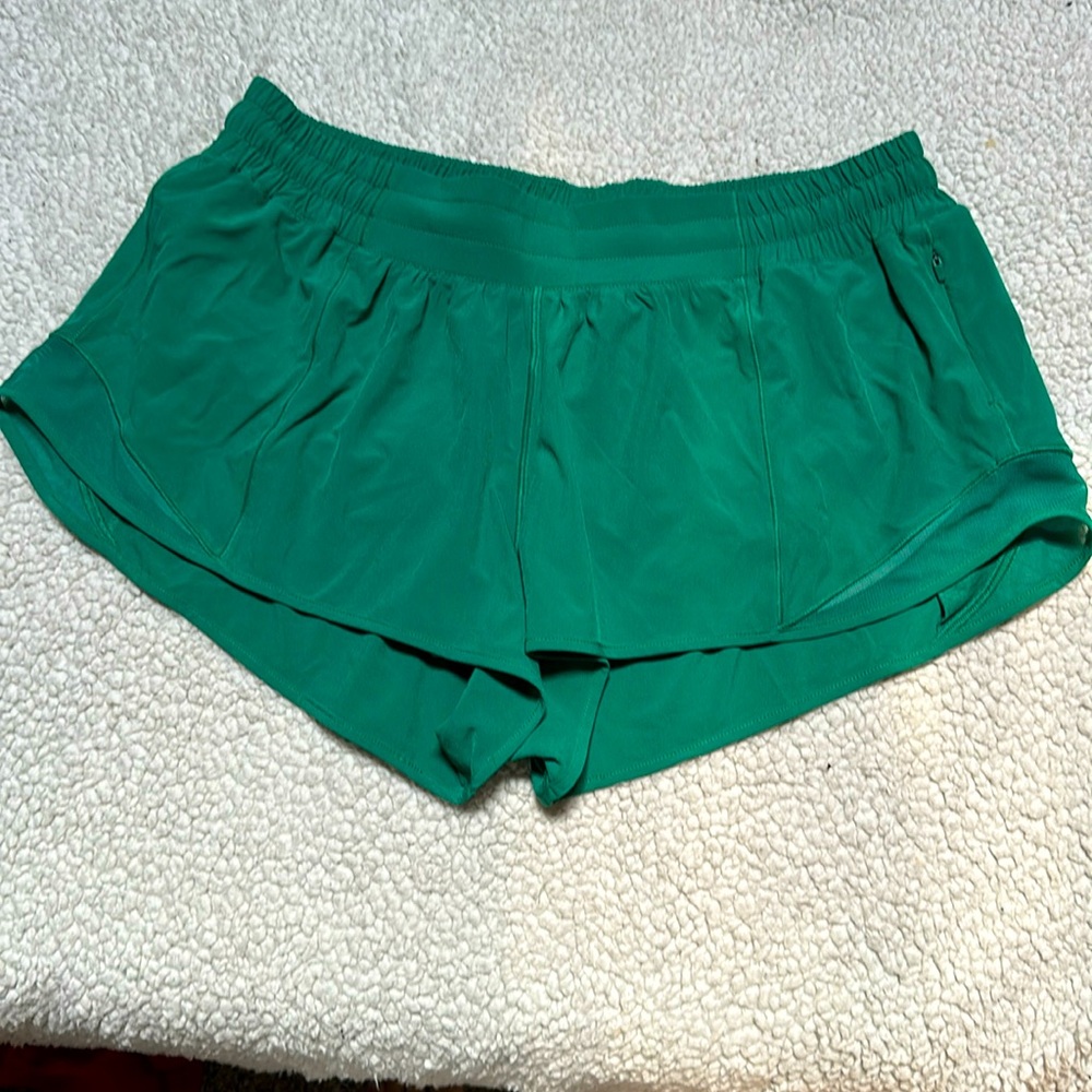 Lululemon Hotty Hot 2.5” low rise